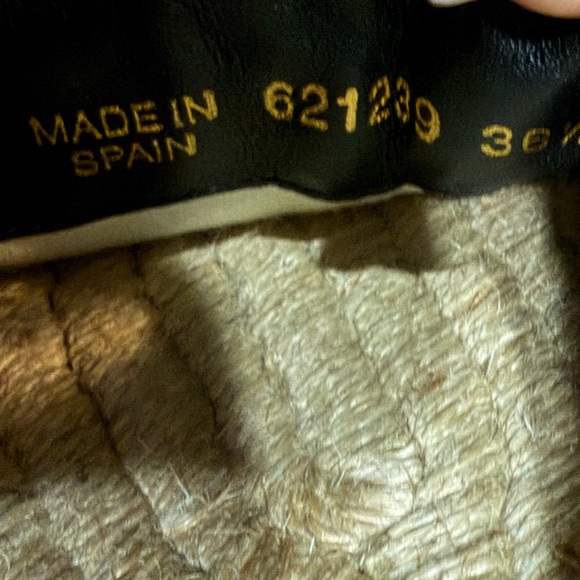 Gucci Tan Espadrille Flats with Gold Emblem - Picture 6 of 8